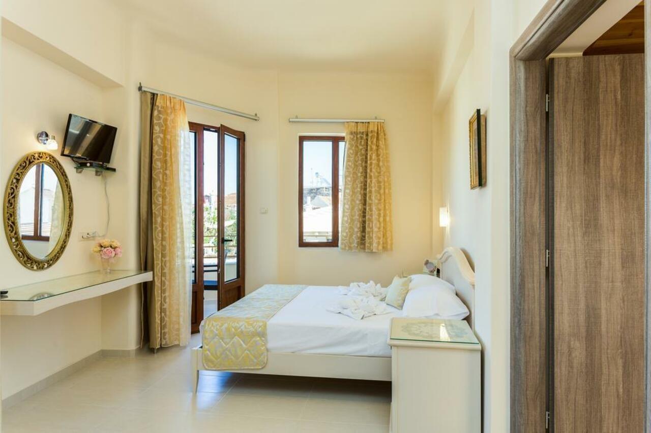 Polyxenia Suites 罗希姆诺 外观 照片