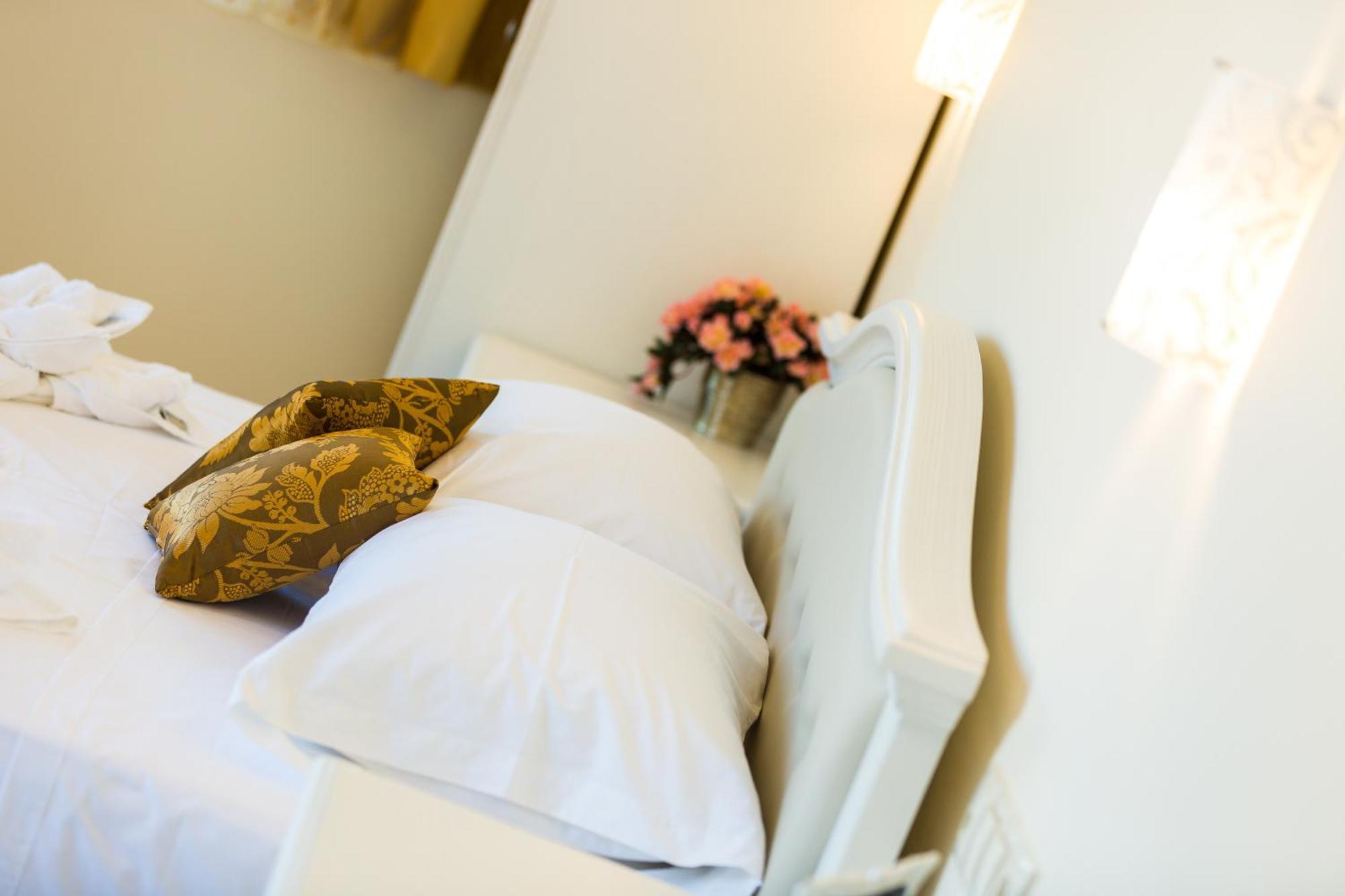 Polyxenia Suites 罗希姆诺 外观 照片