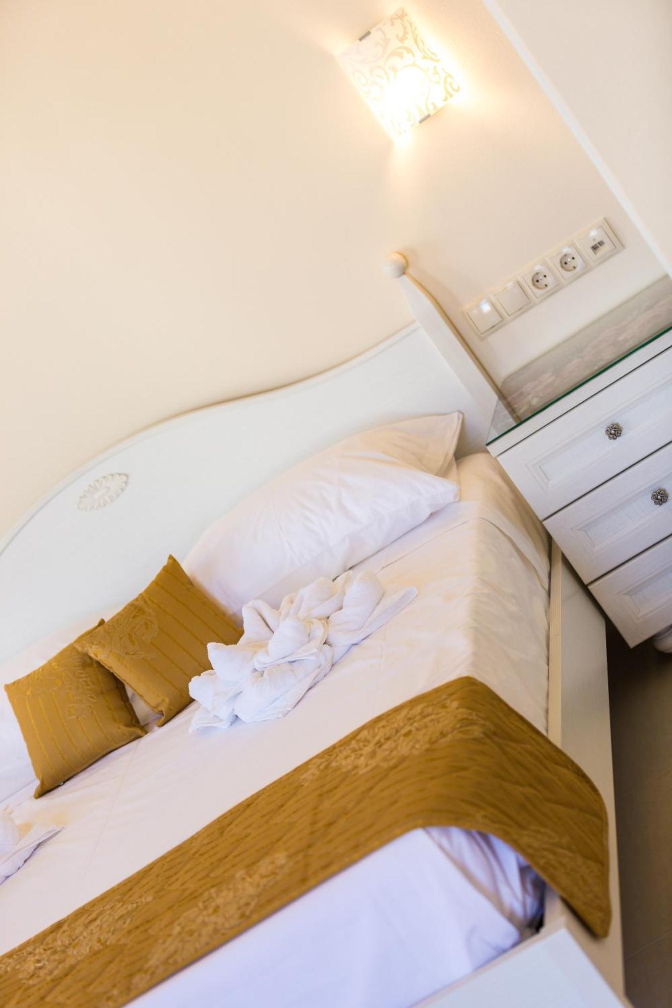 Polyxenia Suites 罗希姆诺 外观 照片