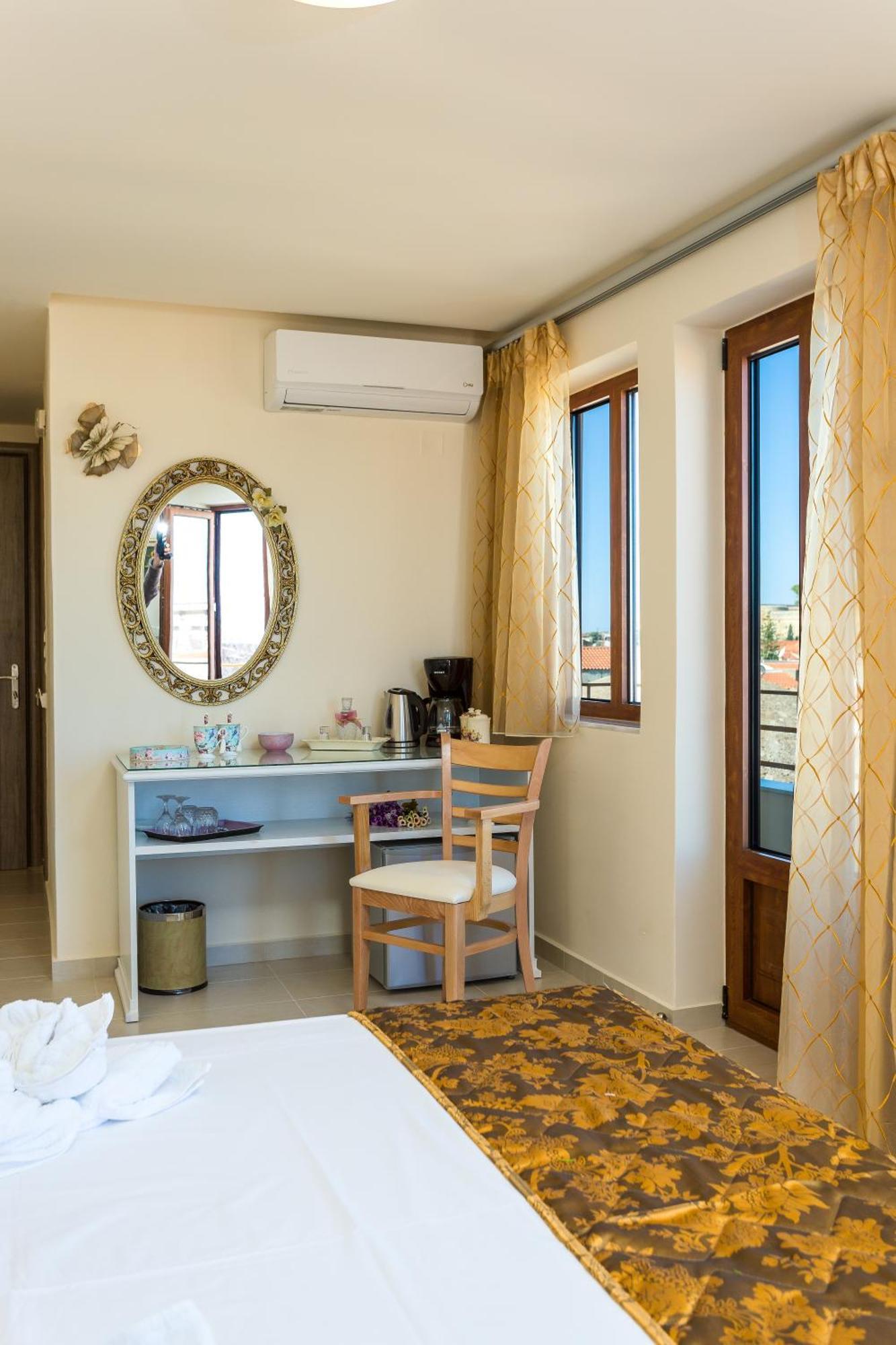 Polyxenia Suites 罗希姆诺 外观 照片