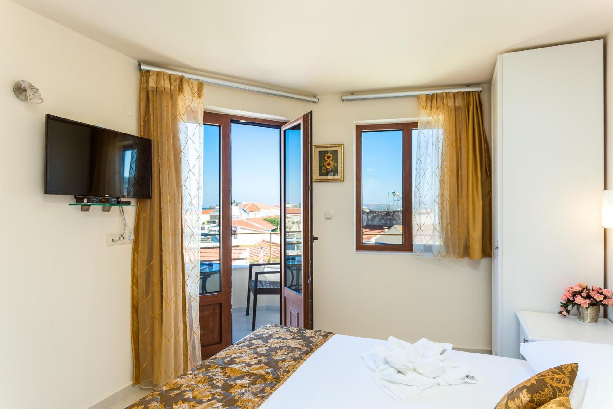 Polyxenia Suites 罗希姆诺 外观 照片
