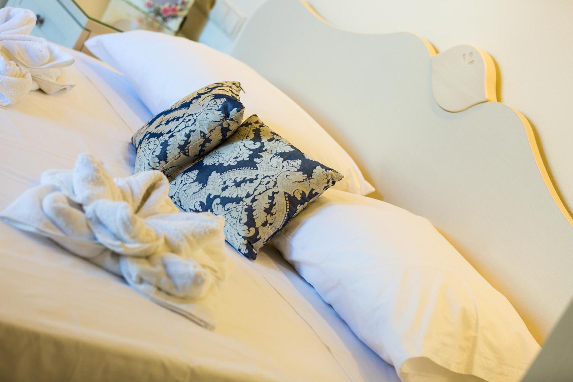 Polyxenia Suites 罗希姆诺 外观 照片
