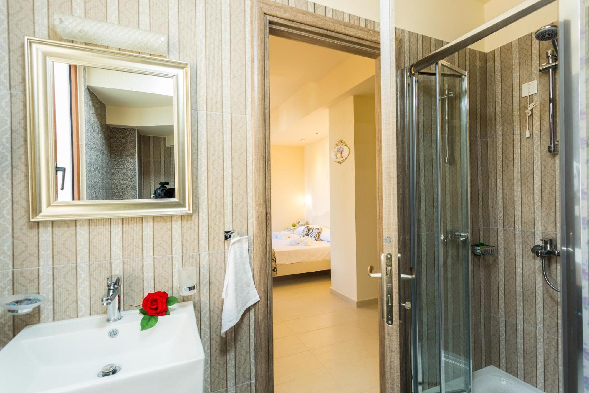 Polyxenia Suites 罗希姆诺 外观 照片
